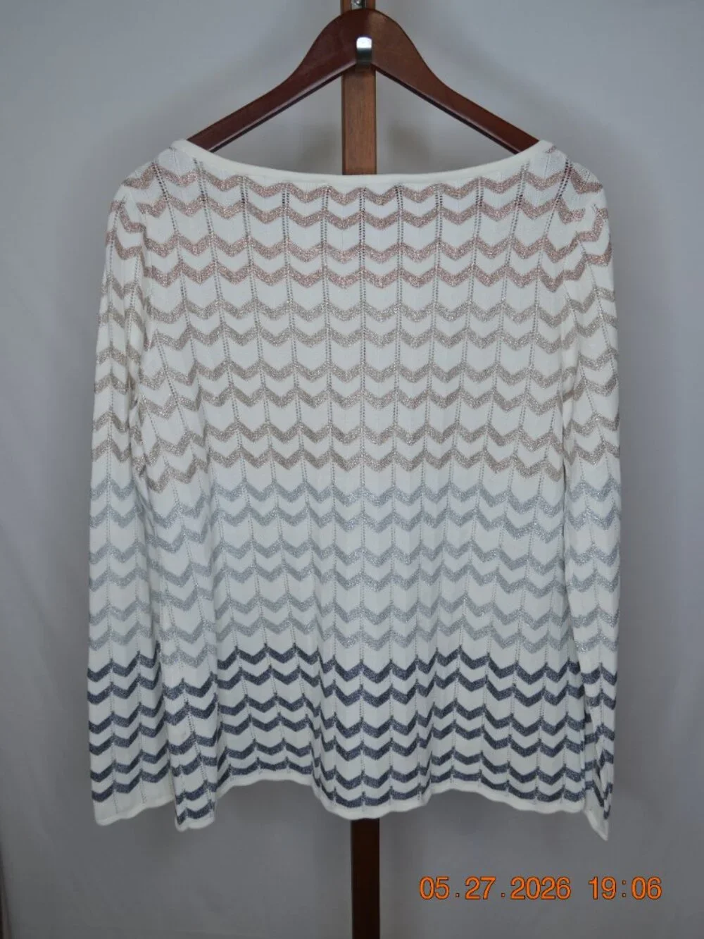White House Black Market Women’s Large White Knit Chevron Gold Detail Blouse